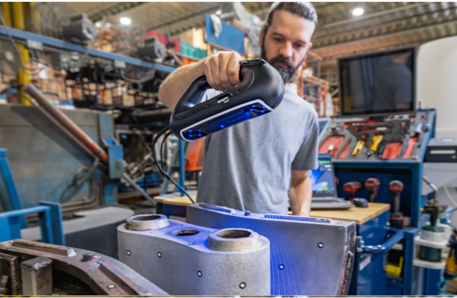 HandySCAN 3D Black Series in use